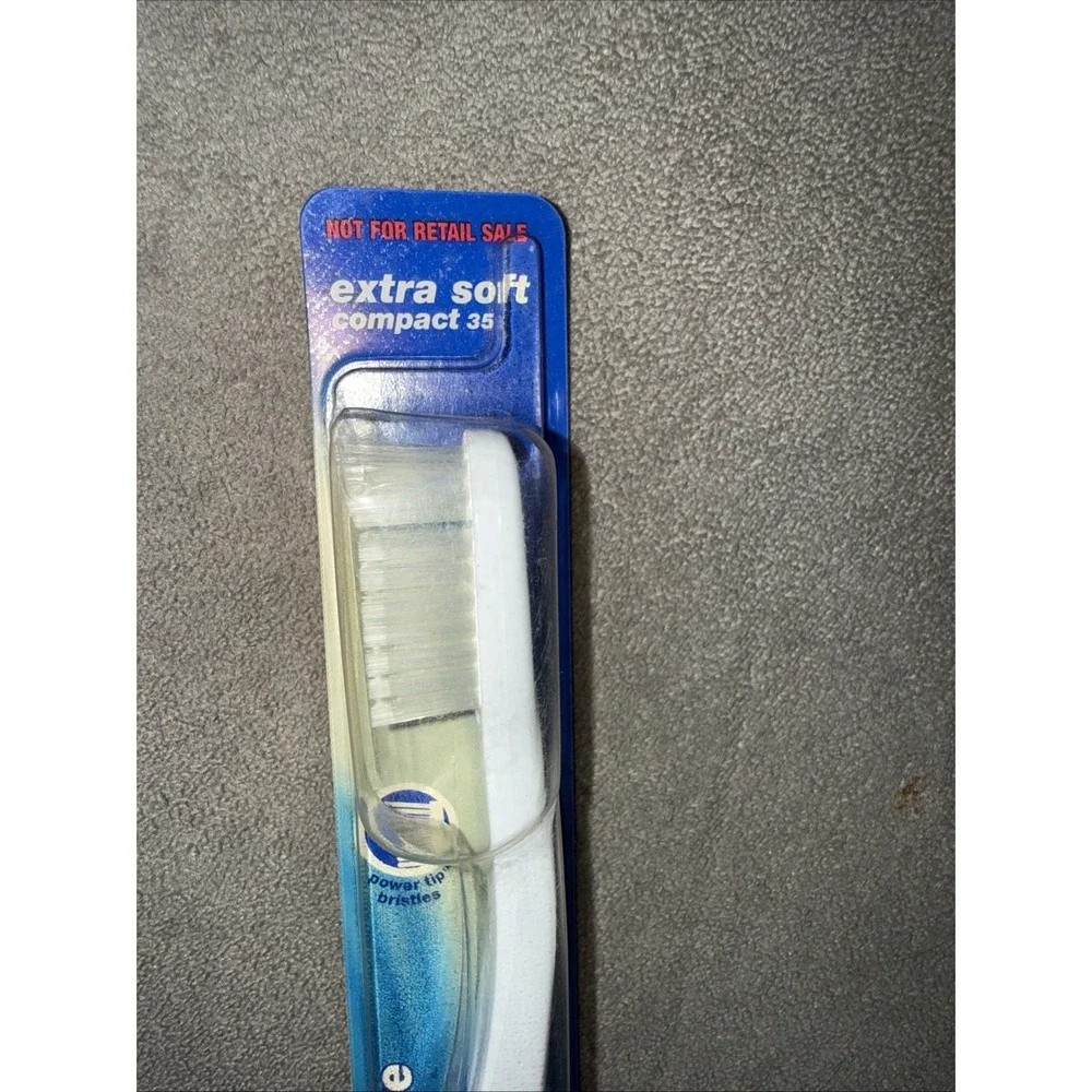 Vintage 2002 Oral B Sensitive Toothbrush Compact 35 Extra‎ Soft